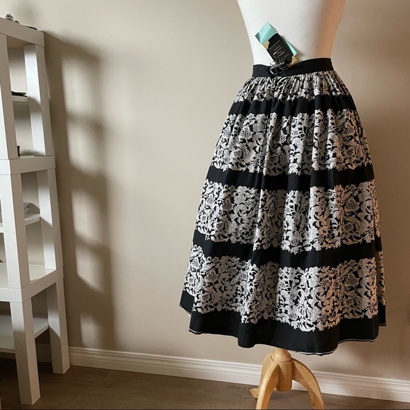 XS, Fabulous 1950 Cotton Border Print Skirt - Picture 4 of 9